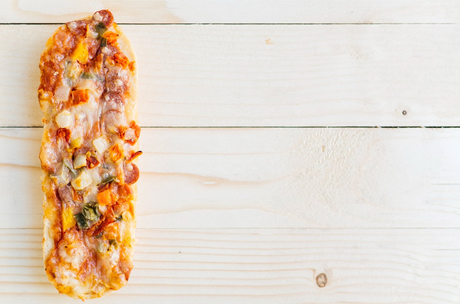 vista superior tostada ingredientes pizza